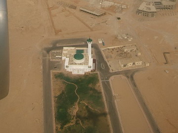 Мечеть неподалёку от Шарм эль Шейха.  Аэрофотосъемка (фото сделано из иллюминатора самолета)